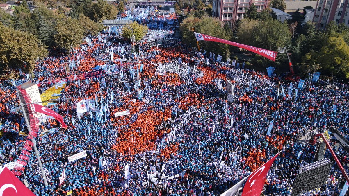 turkiskonf's tweet photo. TÜRK-İŞ “ZORDAYIZ GEÇİNEMİYORUZ EMEK BULUŞMASI" mitingine Türkiye’nin dört bir yanından katılan yüzbinlerce üyemiz Ankara, Anadolu (Tandoğan) Meydanına sığmadı. https://t.co/QVNL9MGIOQ