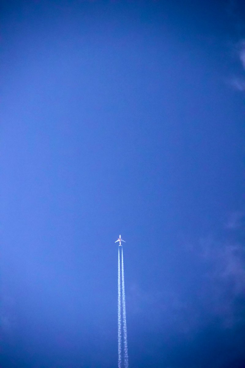 hjasti's tweet photo. All around same time. It’s a photographers gold mine in the sky today 🙌🏽🤩
#camlog https://t.co/Sib1kiCyXv