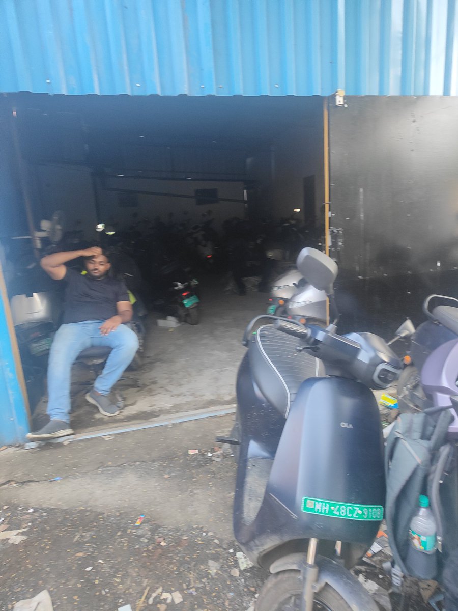 AmolBpl's tweet image. See @kunalkamra88

Ola service appointment ticket 05735050 is scheduled for 2024-10-20 at OLA Experience Centre, Virar-Mumbai and No one is taking a scooter for repair, no job sheet giving. Bouncers are at Center to reply to the customer with weapons.