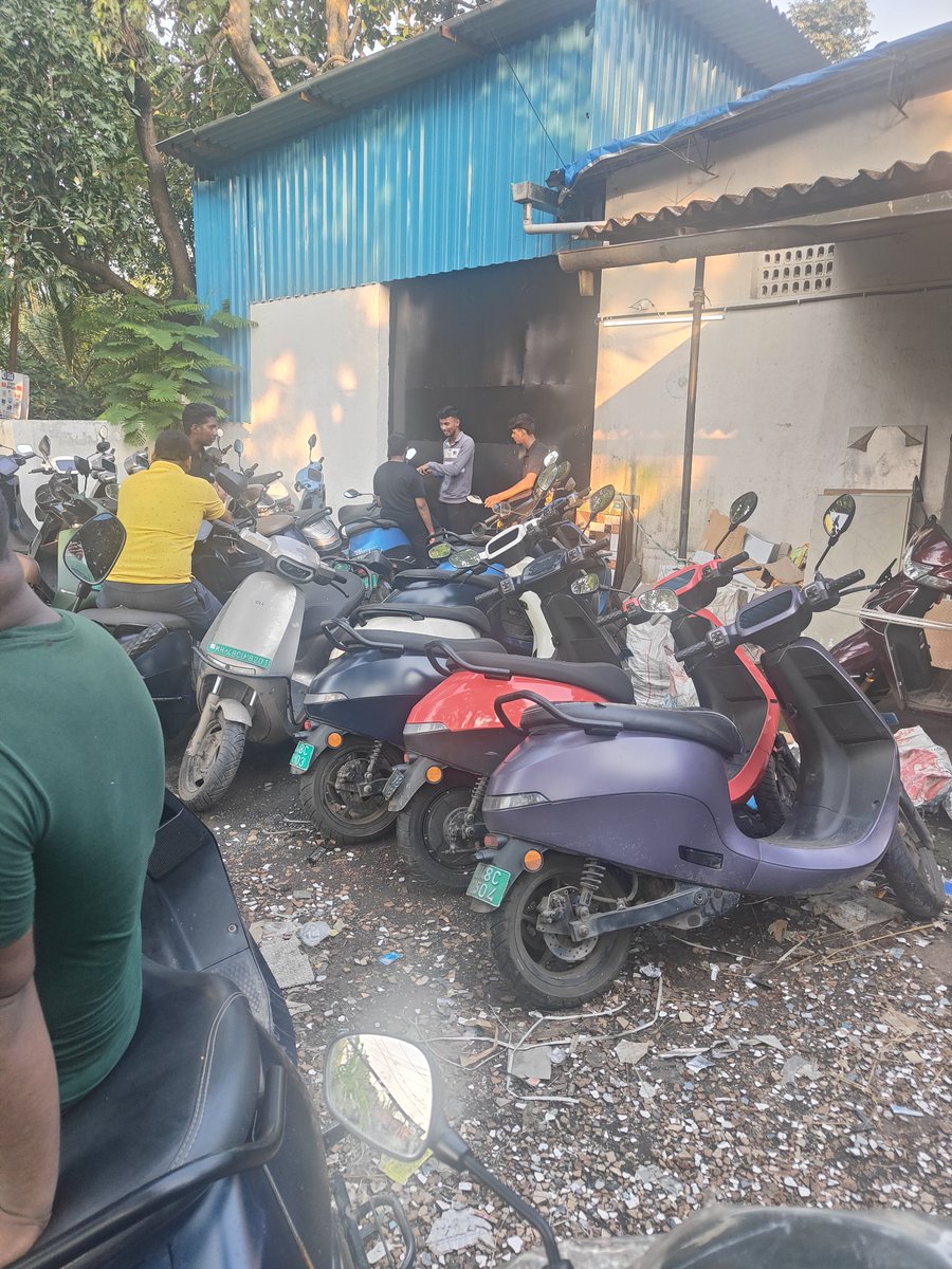 AmolBpl's tweet image. See @kunalkamra88

Ola service appointment ticket 05735050 is scheduled for 2024-10-20 at OLA Experience Centre, Virar-Mumbai and No one is taking a scooter for repair, no job sheet giving. Bouncers are at Center to reply to the customer with weapons.