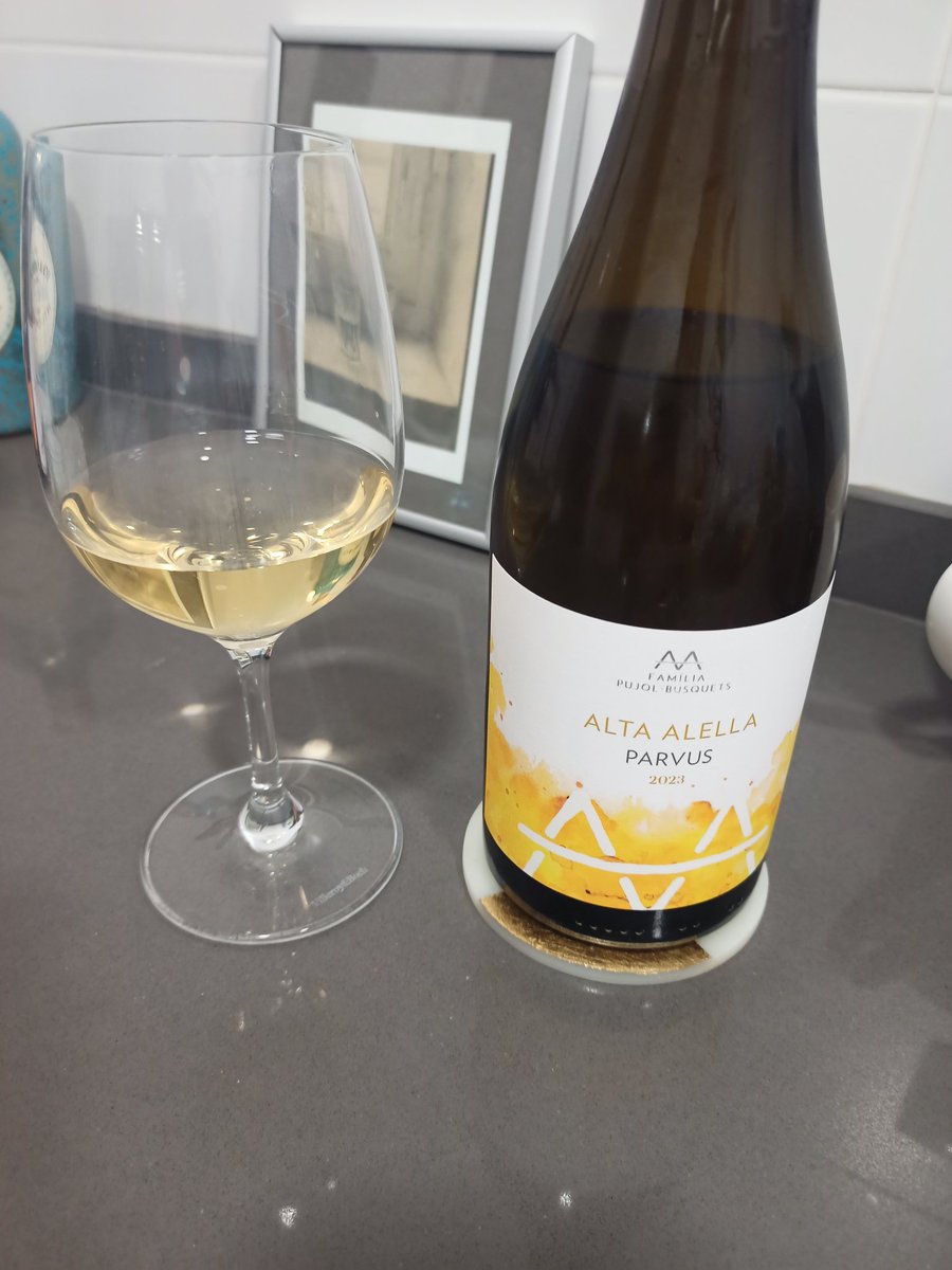 Cristina Mora (@cristinamora66) on Twitter photo Buaaaa 👌👌 un chardonnay plantat sobre sauló i amb tres mesos de bóta de roure francès 😋😋 <a href="/ALTAALELLA/">Alta Alella • Celler de les Aus</a> Buaaaa 👌👌 un chardonnay plantat sobre sauló i amb tres mesos de bóta de roure francès 😋😋 <a href="/ALTAALELLA/">Alta Alella • Celler de les Aus</a>