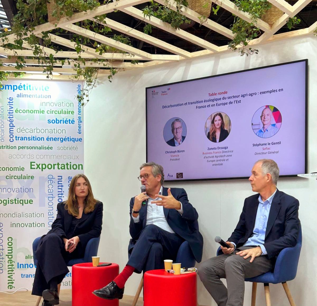 lacoopagricole's tweet photo. #SIALParis |
C'est l'heure de la #Conférence 🎙️ "#Décarbonation et transition écologique du secteur agricole et #agroalimentaire : exemples en France et en Europe de l’Est" avec @Vivescia, @ChristophBuren, @businessfrance et #SOFIAC https://t.co/GVIgnnjg25