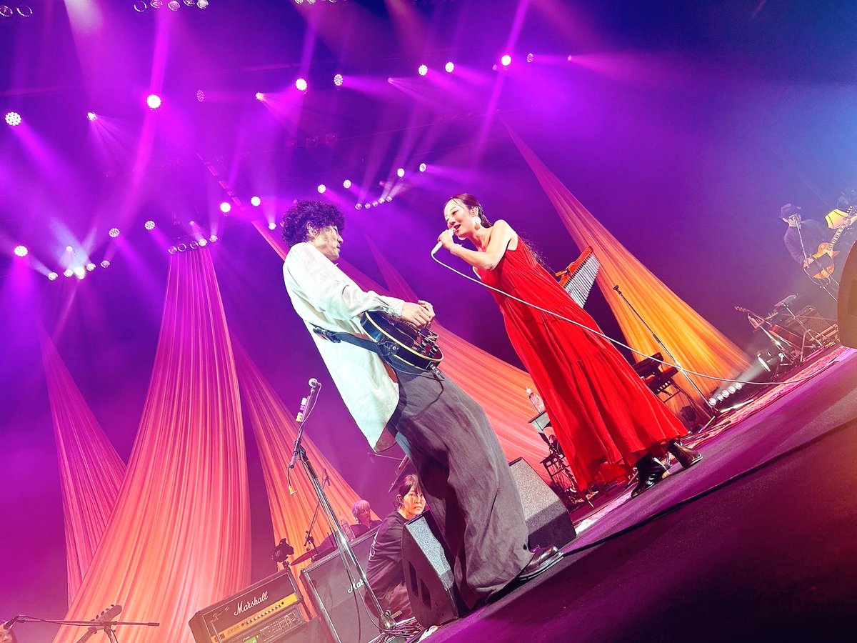 moumoon_staff's tweet photo. 昨日国際フォーラムホールCにて開催の「moumoon FULLMOON LIVE SPECIAL 2024 〜中秋の名月〜」にお越しいただきました皆様、誠にありがとうございました✨
5年振りに二人が最初から揃った中秋の名月ライブ、温かさに満ち溢れた空間でした✨✨
ライブグッズのEC販売も予定しております。今しばらくお待ちください！

#moumoon #中秋ライブ #中秋LIVE