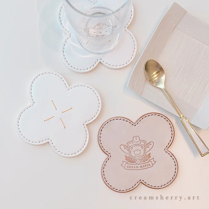 handmade, flower-shaped leather coasters 🌼
designed by me, handcrafted by @Pitoroleather!! 🐺
革職人の手仕事によって作られた花形レザーコースター🌼 私と@Pitoroleatherさんのコラボ作品!! 🐺 