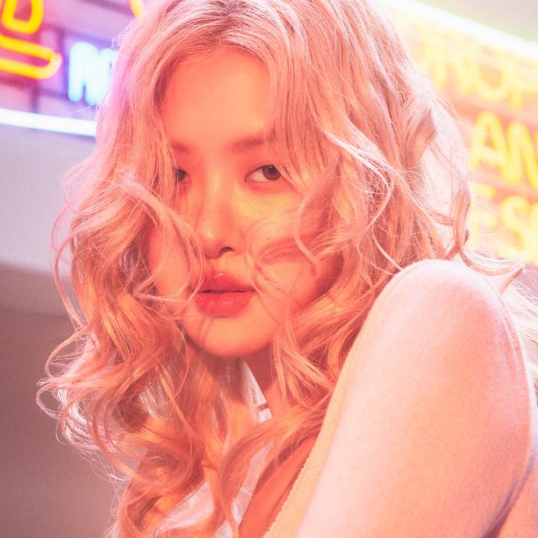 PopBase's tweet photo. Rosé achieves the biggest streaming day for a K-Pop female act in Global Spotify history, surpassing hér own group BLACKPINK. https://t.co/3ah8leJOF5