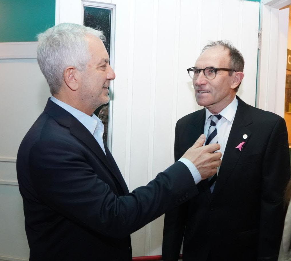 Alak anunció la entrega de un subsidio para el club Capital Chica de La Plata 

Info Blanco Sobre Negro -infoblancosobrenegro.com/nota/105071/al…