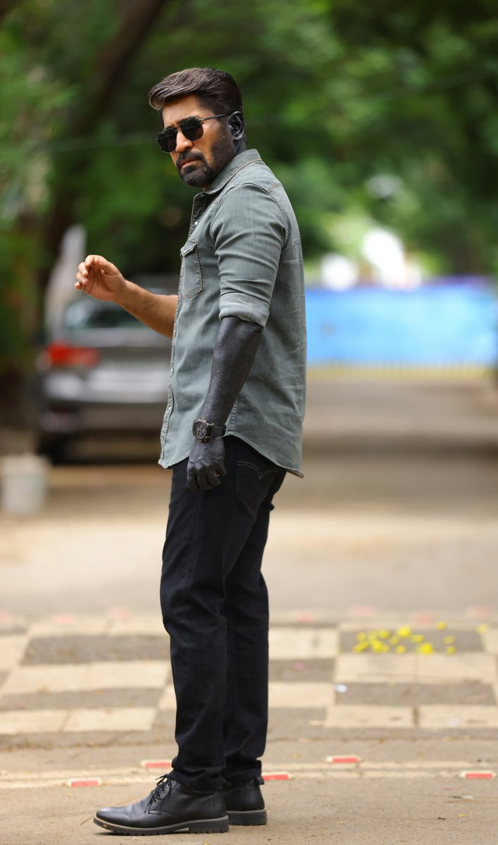 SkDhevan1's tweet photo. #Twitter
#VA24 #VijayAntony24
#VAFC12 @Vijayantony's #ககனமார்கன் #GaganaMaargan Flim Update👇
New picture
🎬by @leojohnpaultw
💰by @vijayantonyfilm
@mrsvijayantony
Production Team
@SandraFonda_
@naveenkumar_iam
🎸 by @vijayantony
🎥 @DopYuva
⭐Satirng:
@vijayantony https://t.co/zFWvfW5JdW