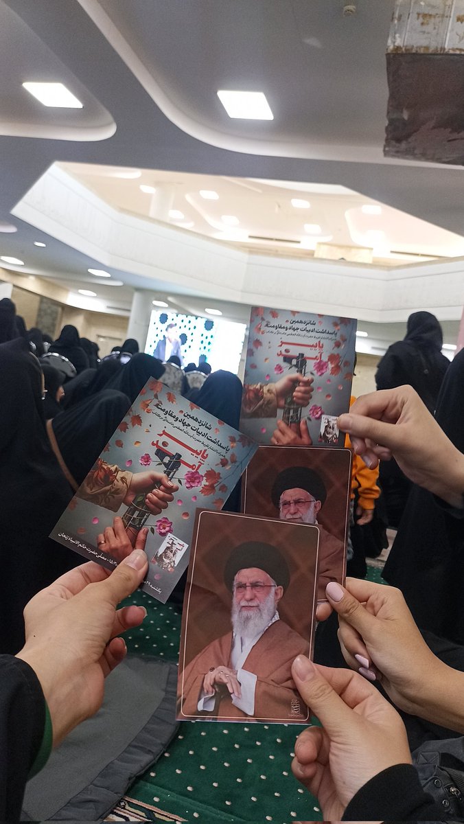 elahehadinezhad's tweet photo. رشادت فخرالسادات چیزی شبیه رشادت زنان فلسطینی امروز است، زنانی که مقاومت را مشق میکنند 

#پاییز_آمد #آرمان_مقاومت https://t.co/OC4m4jD2j5