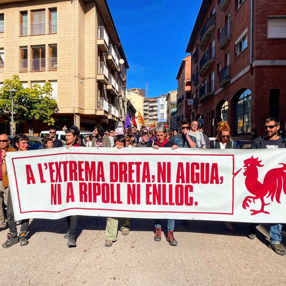 SompobleS's tweet photo. 🔊 Avui hem estat a Ripoll, per la solidaritat antifeixista amb les companyes del Casal la Metxa!

👉🏼 Pels drets i les llibertats. En defensa dels espais i iniciatives populars, i en contra l’extrema dreta, aquí i arreu. 

#NoTrauranLaMetxaDelsCarrers https://t.co/lq6Sw6kdAR