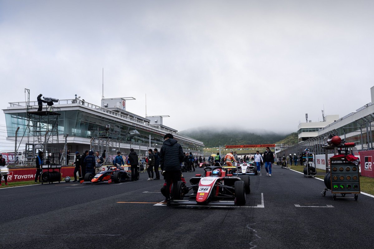 Kazuhisaaa1's tweet photo. FIAF4 オートポリス
Rd.12/P9

今週もレースウィークを通して速さが無かったです。
その中でもポジティブなフィーリングや何かヒントが少し見つかった気がするので、2週間後の茂木大会で成果を発揮できる様に準備していきます💪🏻

 #fiaf4  #supergt  #toyotagazooracing  #hidecks  #sparco https://t.co/ux7UBgT01V