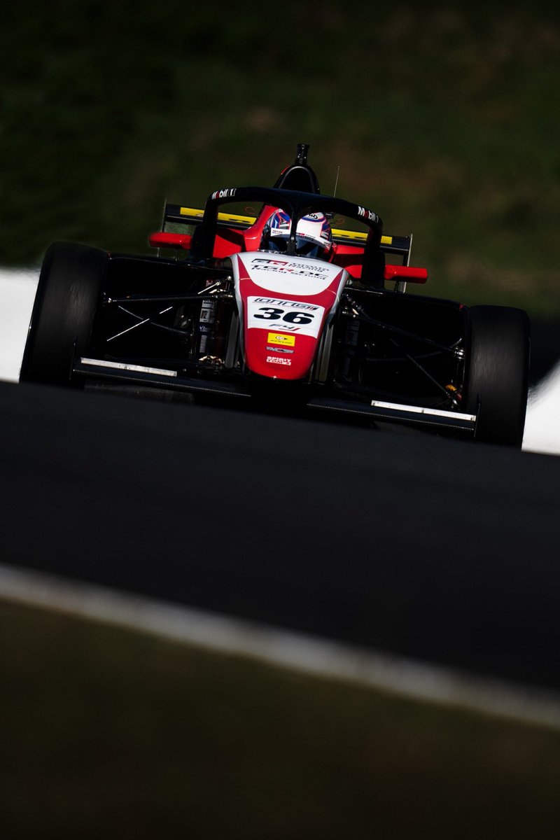 Kazuhisaaa1's tweet photo. FIAF4 オートポリス
Rd.12/P9

今週もレースウィークを通して速さが無かったです。
その中でもポジティブなフィーリングや何かヒントが少し見つかった気がするので、2週間後の茂木大会で成果を発揮できる様に準備していきます💪🏻

 #fiaf4  #supergt  #toyotagazooracing  #hidecks  #sparco https://t.co/ux7UBgT01V