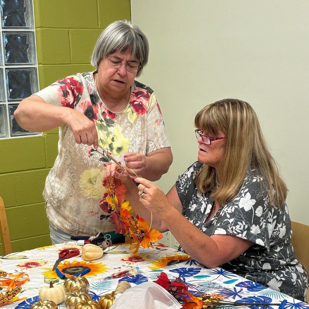 InnisfilideaLAB's tweet photo. Libraries are vibrant hubs of knowledge, creativity, and connection.⁠
⁠
⁠
Join us this #OntarioPublicLibraryWeek in recognizing the incredible staff, volunteers, and patrons who make our libraries a welcoming space for all.⁠ https://t.co/XMeZnxZdED