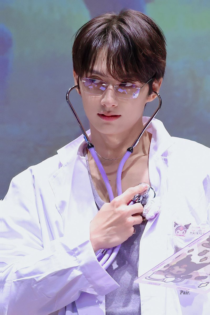96_6Hui's tweet photo. 아침마다 자기 심장 체크하는 의사같음

오늘도 굳. https://t.co/ED6aKh3xmT