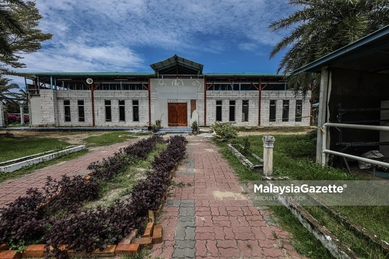 MgPerak's tweet photo. Suasana Perkampungan GISBH di Batu Hampar, Beruas

Perkampungan Global Ikhwan Services and Businesses Holdings (GISBH) di Kampung Batu Hampar Dalam, Batu Hampar, Beruas.

Foto : ABDULLAH YUSOF

#malaysiagazette #mgperak #perkampunganGISBH #batuhampar https://t.co/vpKz1Q1ahx