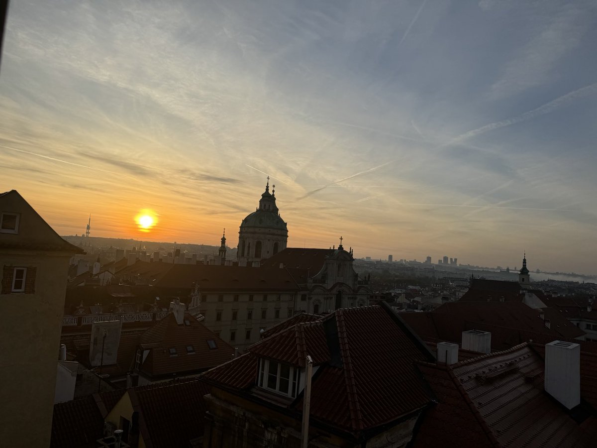 gabischoff's tweet photo. #Prague at its best #morning #Octobersun #familyfriends https://t.co/Vzf1uAJnjF