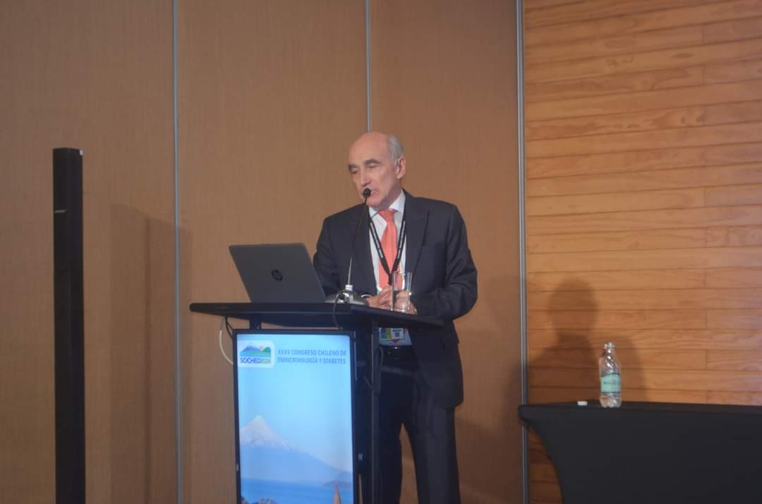 Dr. Fernando Cassorla efectuó la presentación "Novedades en el tratamiento del déficit de la hormona del crecimiento".

#SOCHED #Endocrinología #Diabetes #CongresoSOCHED2024