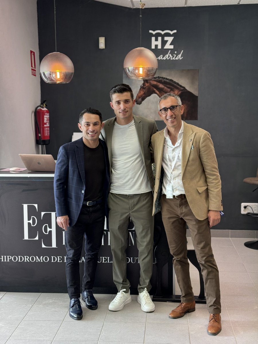 Today we had the great honor of receiving the international🇧🇷 champion jockey <a href="/SilvDSousa/">Silvestre de Sousa</a> in our store 🙌🏇🏼🔥 Accompanied by the international🇵🇹 jockey <a href="/RicardoSousaFe/">Ricardo Sousa</a> and the international🇪🇸 jockey José Luis Martinez. Thank you so much 🙏 see you soon 👋🇦🇪

#HorseRacing
