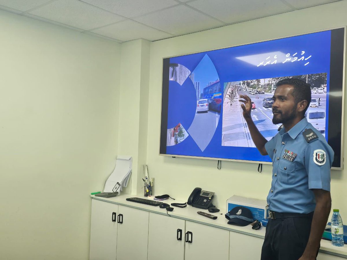 TrafficPoliceMv's tweet photo. އެމް.ޓީ.ސީ.ސީ ގައި މަސައްކަތް ކުރައްވާ މުވައްޒަފުންނަށް  ހާއްސަކޮށް ކުރިއަށް ގެންދިޔަ މަގުމަތީގެ ސަލާމަތާ ރައްކާތެރިކަމާ ގުޅޭ ޝެޝަނުގެ ތެރެއިން…މި ޝެޝަނުގައި ޖުމްލަ  18 މުވައްޒަފުން ބައިވެރިވެފައިވޭ… 
ރައްކާ2024 https://t.co/o1HWjqK0sG