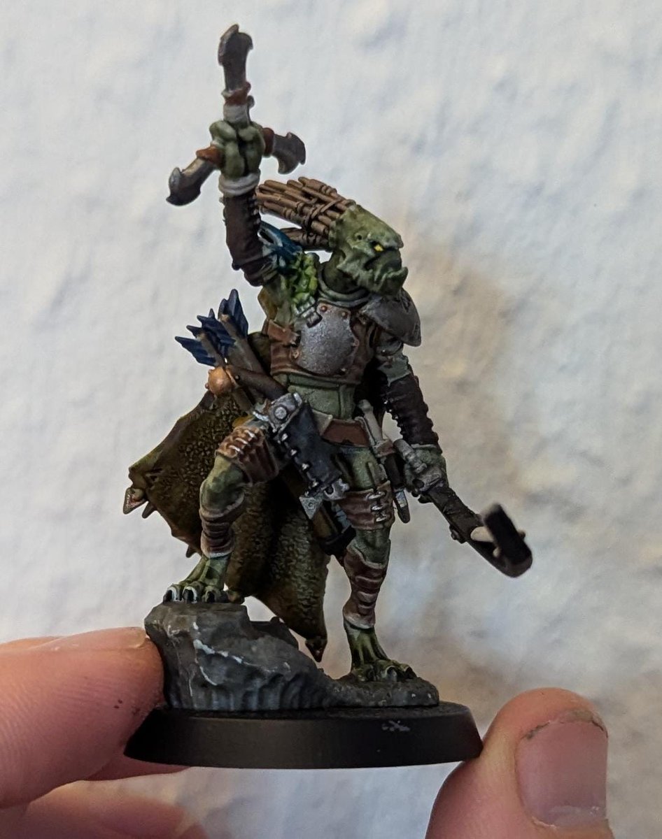 Finally getting some time alone with my big pile of Kroot, procrastinating from what I actually need to paint. 

Almost there with this guy, just need a name now.