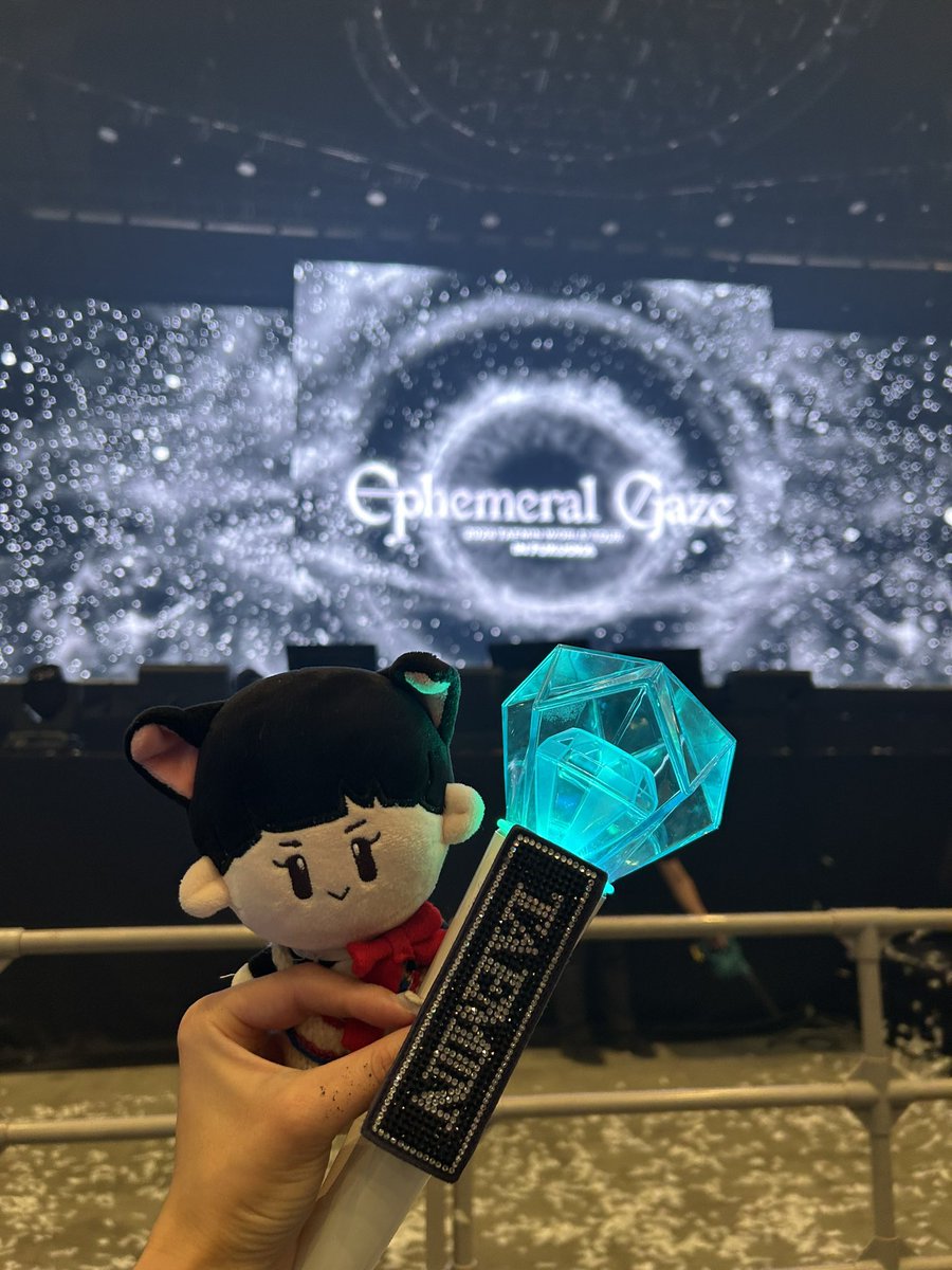 haachm's tweet photo. 1日目の席が神席すぎて久しぶりに肉眼でめっちゃライブみれた🥺
テミンちゃんの遠征も久しぶりにできた😍
#Ephemeral_Gaze_FUKUOKA 
#TAEMIN_WORLD_TOUR_IN_Fukuoka 
#TAEMIN
#태민 https://t.co/s1J7rTRS7Q