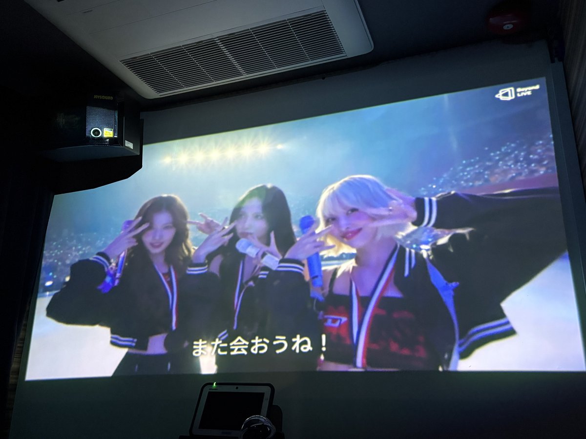 twiceちゃん9周年おめでとう〜💗
アルバムたのしみ〜！！

#TWICE_9TH_ANNIVERSARY
#HOME_9ROUND