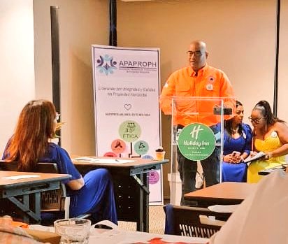 SinaprocBase_JD's tweet photo. #Panamá | con el objetivo de fortalecer la gestión integral de riesgo a desastres, René García, oficial de emergencias, dictó la conferencia: "Estrategias Efectivas en el Proceso de Señalización y Evacuación" , durante taller organizado por @Apaproph https://t.co/GGbZRe9sDg