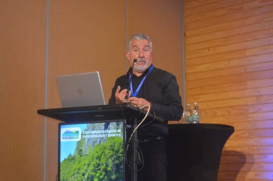 El Dr. Francisco Pérez desarrolló la presentación Conferencia Mejor Trabajo Publicado en el Extranjero, "Childhood Obesity and Plasma Micronutrient Deficit of Chilean Children between 4 and 14 Years Old Nutrients 2023,17:1707".

#SOCHED #CongresoSOCHED #Endocrinología #Diabetes
