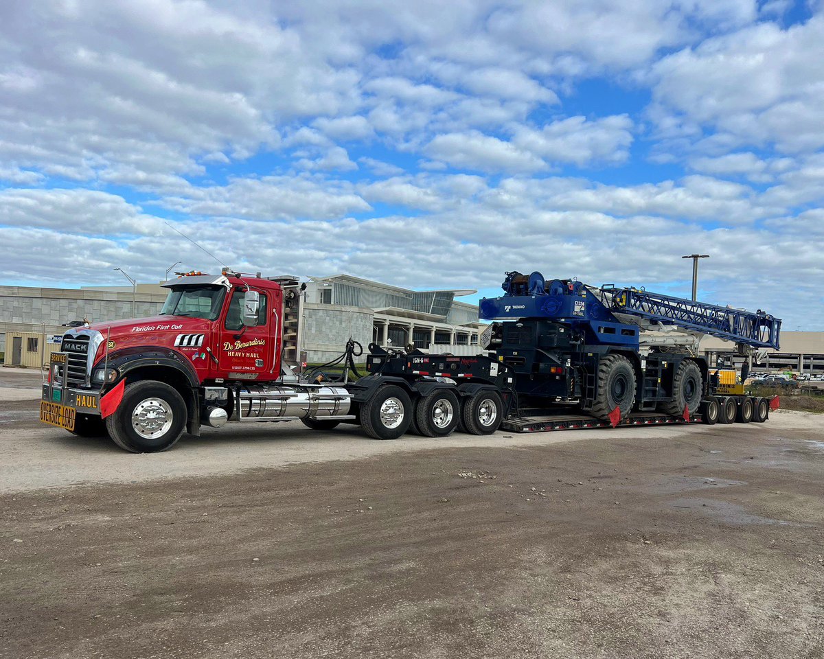 EandCmag's tweet image. 80-Ton RT Crane on the Move in Orlando.

DeBerardinis Heavy Haul gives #FirstClassService with every haul. Call today at 321-299-5993.

#HeavyHaul #SpecializedTransport #OversizedLoads