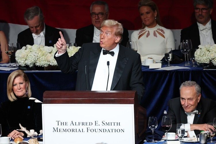DoomedPresident's tweet photo. Trump Goes on Bonkers, Profanity-Laden Rant to a Room Full of Priests - The New Republic https://t.co/J34rxNz4dp #unfit #old #unfocused #autocrat  #rambling #nonsense #clueless #unfit #spraytan #clown #petulant https://t.co/YD7HQeikeA
