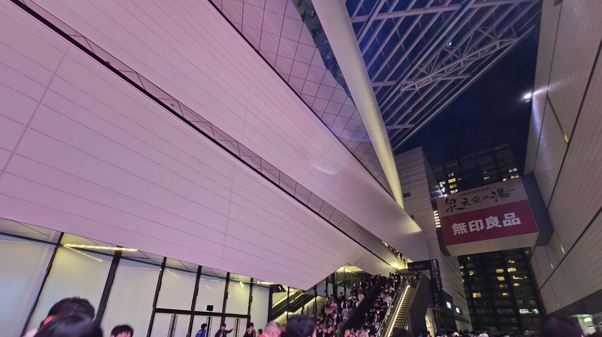 hiroy711's tweet photo. 2024/10/19.20
東京ガーデンシアター
ReoNa
Day1 ELZE×ReoNa
Day2 ONE-MAN Birth 

過去一番でした✨
本当に最高すぎた😭💕
ありがとうございました！

早くも余韻が……

NEXT Zeppかな！？

#ReoNa
#ELZE_ReoNa
#ReoNa_Birth2024 https://t.co/DC3elQbmv2