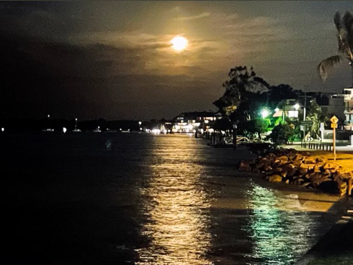 🌕 ‘It’s a braw bricht moonlicht nicht the nicht!’