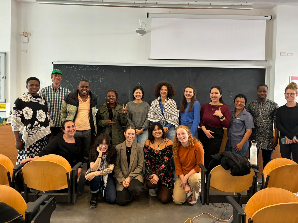Group picture of the Youth Working Group of the  
<a href="/CSM4CFS/">CSIPM</a> at the #CSIPMForum, to talk about the crucial role of youth in agriculture and food systems. 
A space of exchange for youth struggles, expectations, demands, and ambitions. 🌍

“We are not the future, we are the present!”