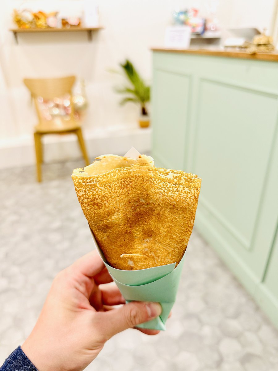 10mo8n_cafe's tweet image. ラストは「Deerline」さんで「ハチミツバターシュガークレープ」を頂いた！

ホットクレープと言って、シンプルなクレープやけど、できたて熱々のクレープを頂くことができた😋

めっちゃ美味しかったし、色んな会話もできて楽しかった😊

@Deerline1 

#Deerline #カフェ #奈良市