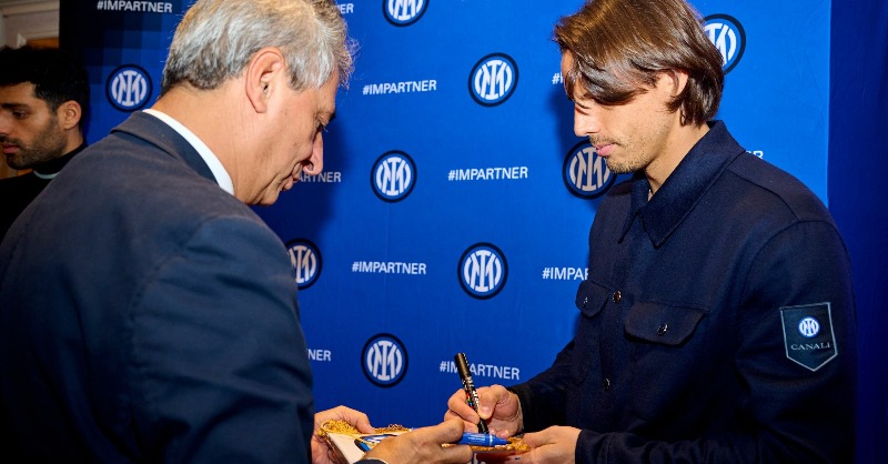 Inter_br's tweet photo. A família dos Nerazzurri Partners se juntou à equipe em Roma para o #RomaInter 🖤💙🤝
#ForzaInter #IMPartner