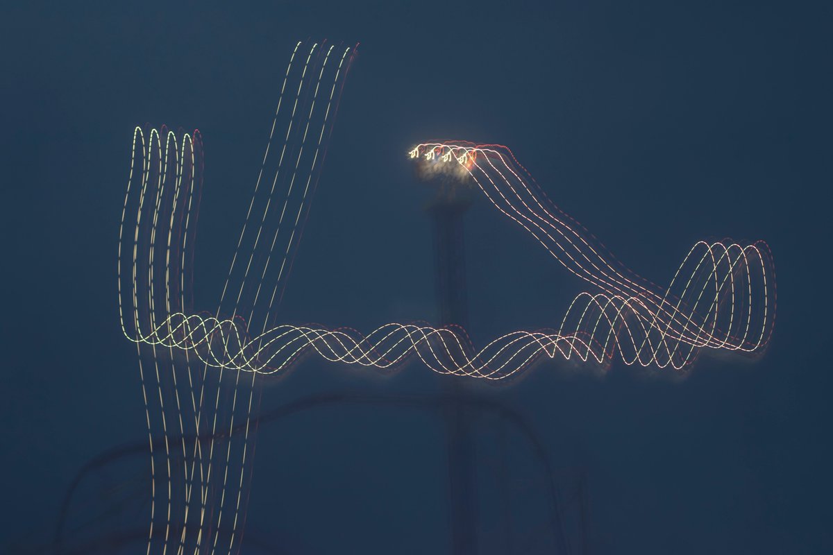 Mirja_Paljakka's tweet image. 'Sewing' with my camera and having fun :D

#cameraplay #slowshutterspeed #urban #nightphotography #Finland