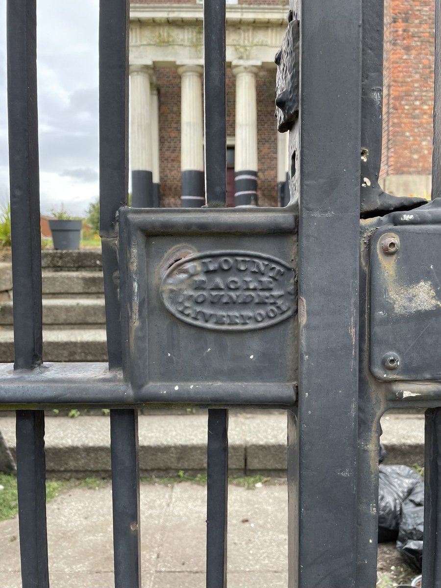 underthestones's tweet photo. This is the original gate to one of my favourite buildings in Liverpool - St Patrick’s Chapel is the burial ground of approx. 15 000 people, between 1827 and 1851; the crypt is one of the most incredible places, with a history all of its own. #31DaysOfGraves #building https://t.co/BH2Wc0c1nB
