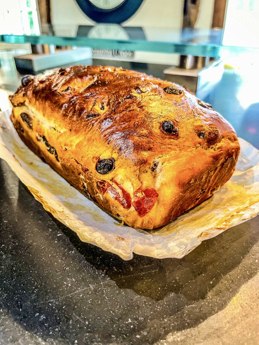 _sarahdavies's tweet photo. Fresh outta the aga fruit bread, still warm, with lashings of butter 🍞 🍒 🧈 #breadmaking #fruitloaf #agacooking #foodpic https://t.co/PzYScNnA3p