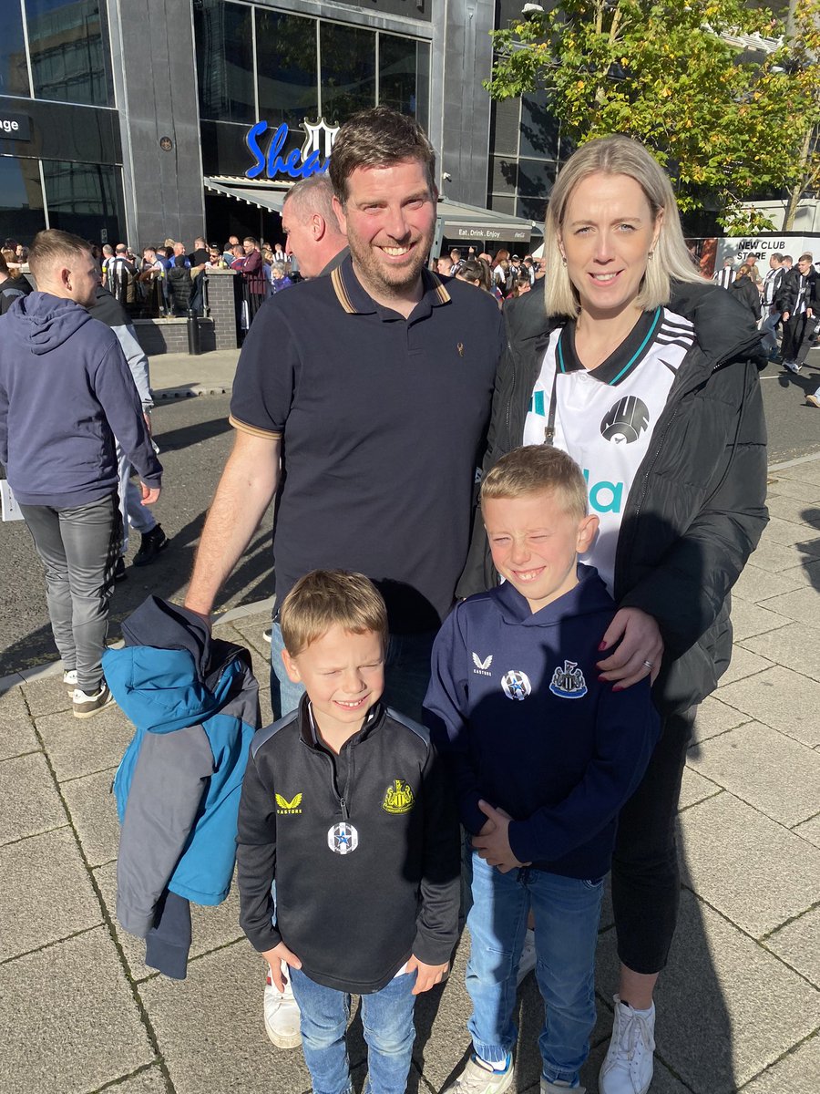 BillCorcoran5's tweet photo. Thanks to everyone who helped and supported us @nufcfoodbank yesterday collecting for @NCLFoodbank Feeling the sunshine in people’s hearts and on the Gallowgate pavements, thanks to all the @NUFC family. https://t.co/ByoCPlZ0lf