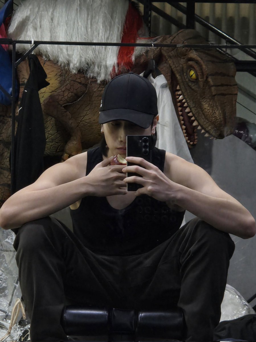 Working hard with rehersals guys. Who knows maybe there will be a dinosaur in the show 🤔. I cant wait to see all of you its a date 🖤

#4MINUTES_UntoldStory
#4MINUTES2024