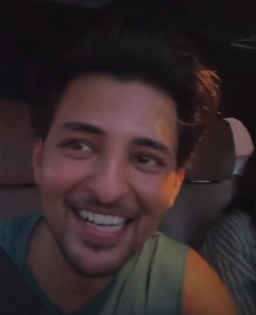 dzriddhi's tweet photo. picture proof of darshan raval being a passenger princess 🙂‍↔️💗 https://t.co/g6S4dThiFb