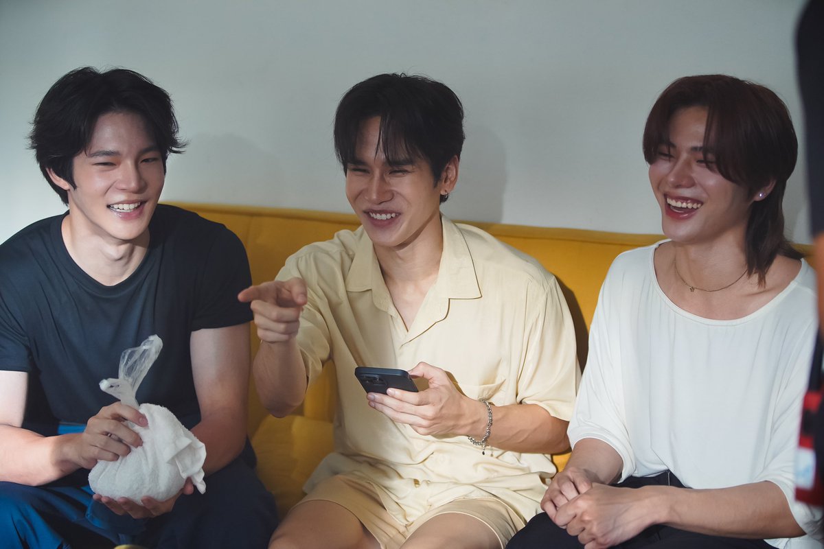 everyutheseries's tweet photo. เอ็นดูคนตรงกลาง 🤣 ดูเขารักกันไปก่อนน้า #Everyutheseriesep3 https://t.co/iga8RnTChT