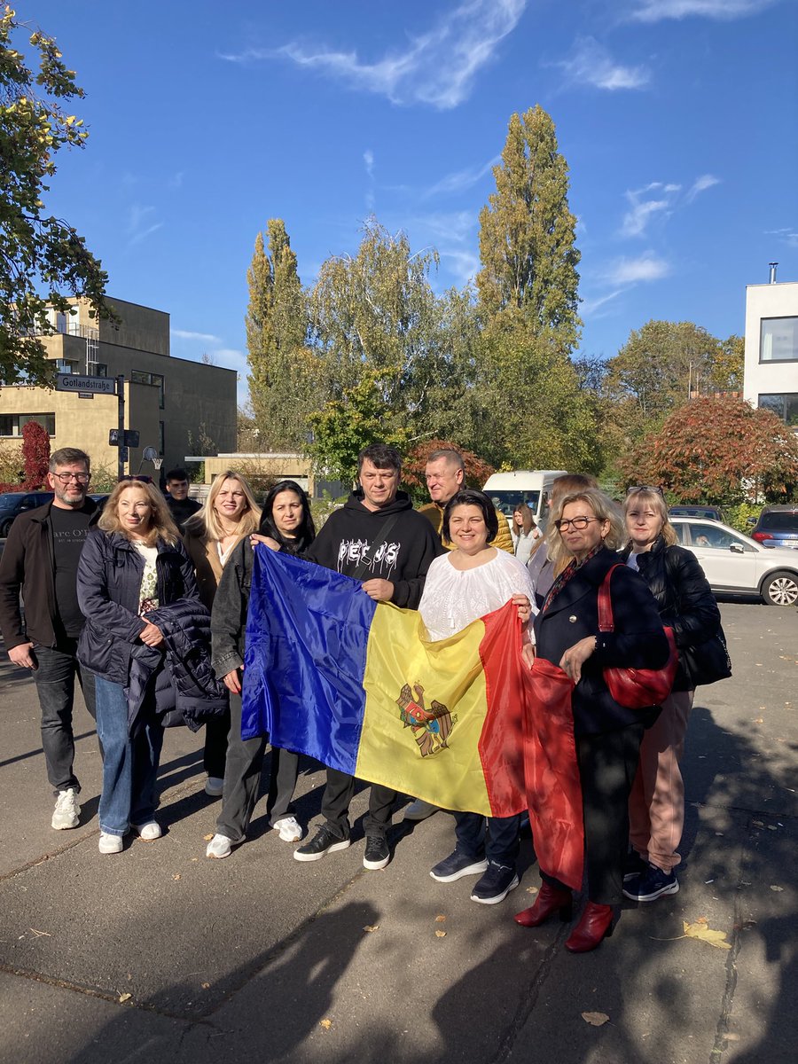 Voted in Berlin alongside passionate Moldovans abroad! From DC to London to Milan to here, out diaspora’s civic spirit is inspiring. Given this strong turnout and engagement, I’m optimistic about the EU referendum’s outcome. Every vote shapes Moldova’s future! #moldovaelections