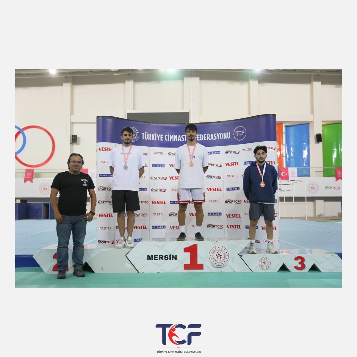 turkcimfed's tweet photo. Parkur Genç-Büyük Türkiye Şampiyonası Final Etabı

Büyük Erkekler Serbest Parkur
🥇 Furkan Burat Saatci (Kocaeli)
🥈 Burak Yıldız (İstanbul)
🥉 Hasan Topuzoğlu (Rize)

Sporcularımızı ve Antrenörlerimizi Tebrik Ederiz. 🤸‍♂️ https://t.co/EAx8qPOTKX