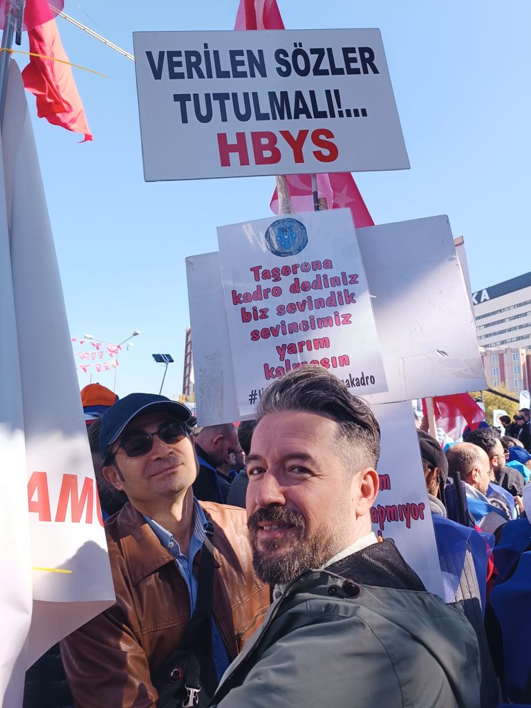 aki_n10's tweet photo. Hastane Bilgi yönetim sistemi MEYDANLARDA onlarca söz verenlere  hatırlatıyoruz  söz namustur devletimizin 3 çalışma bakanı hata yaptık Taşeron bırakılan HBYS Bilgi işlemi kadroya alacağız dediler hala Taşeronuz @drmemisoglu @hakiskonf @turkiskonf @Akparti @isikhanvedat https://t.co/oA54Xd0Awl
