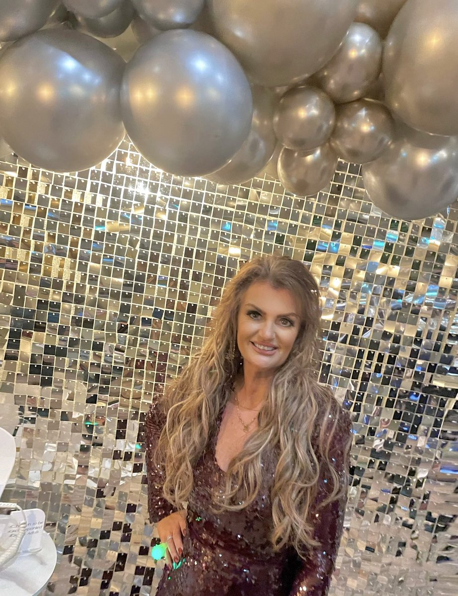helenpimmsy's tweet photo. Always get my glitz on, no such thing as dressing down, getting dressed up lifts your mood & gives you confidence #Glamify #DressingUp https://t.co/28Hdl4nfhz