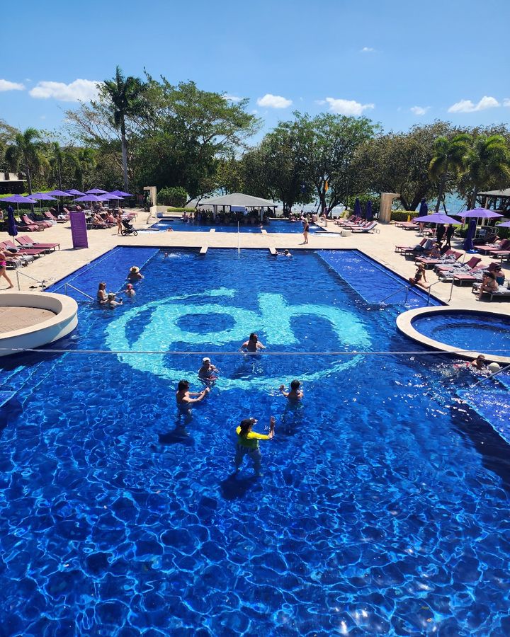 Nothing beats a day by the pool at Planet Hollywood Costa Rica 🌴 #VacationLikeAStar