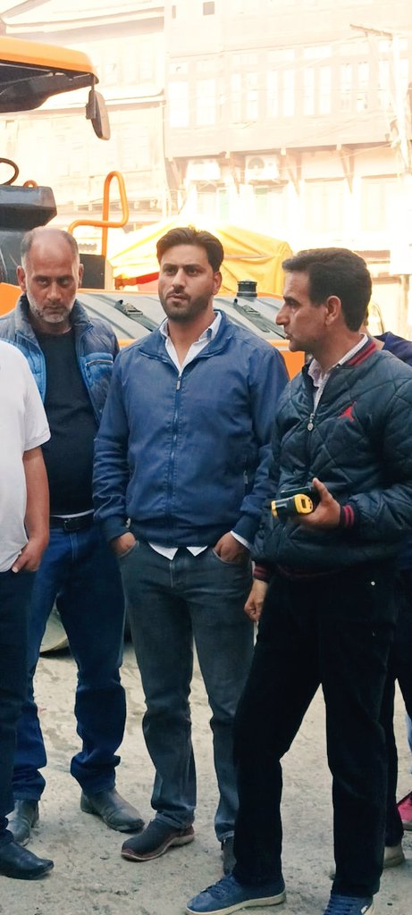mla_khanyar's tweet photo. With immediate intervention of Hon'ble MLA Khanyar @AliMSagar_, macadamisation/patch work in various areas of Khanyar is in progress. Coordinator Khanyar @abidwani_ supervised the process as a representative from the office of MLA Khanyar. https://t.co/cp0kgAiFPo