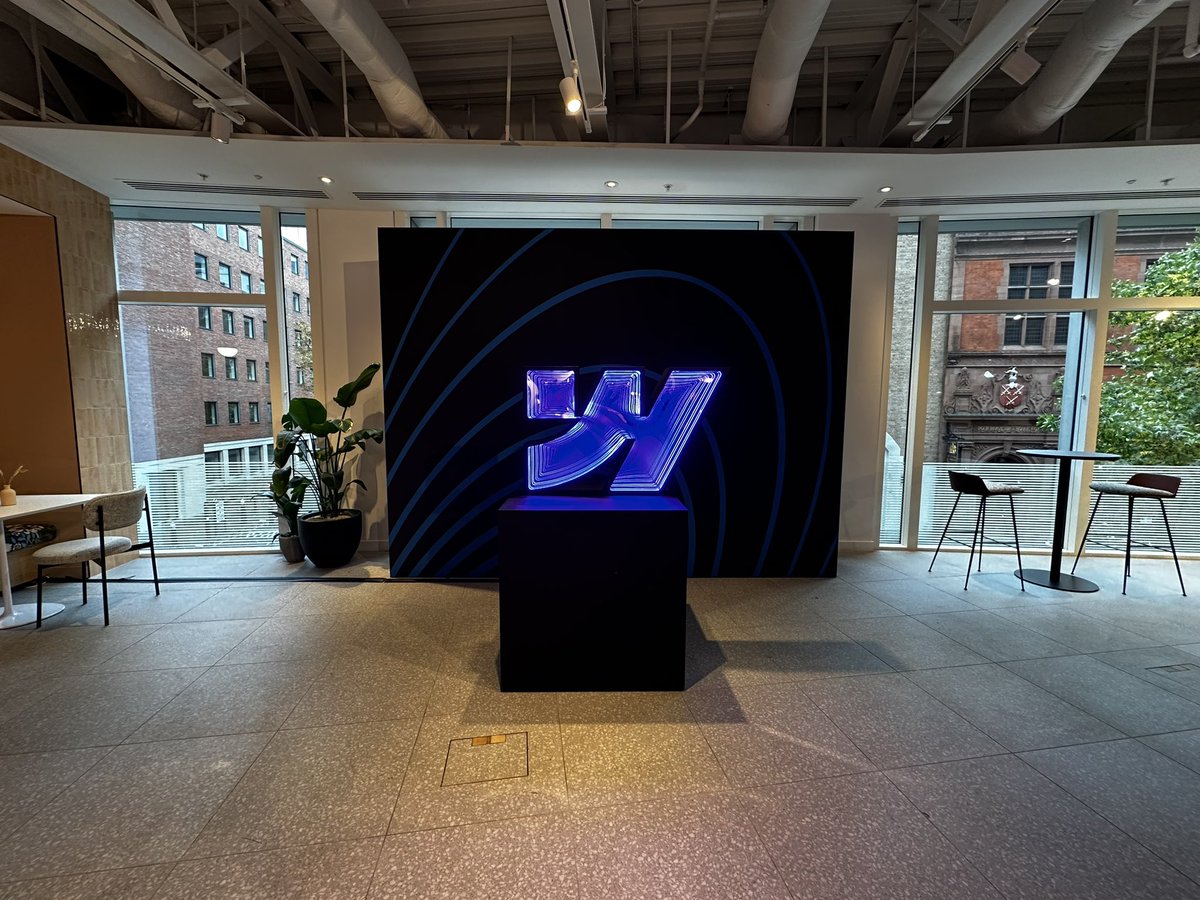 EmilyLonetto's tweet image. See you tomorrow #WebflowConf London 🇬🇧🤘