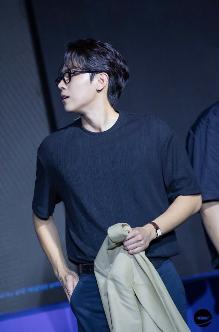 <a href="/wrnyou/">daisy</a> @RPLTAEYONGS <a href="/tallk2echoes/">BasJiLi love Whispers</a> Mendengar namanya disebut, Baskama selaku perwakilan Echoes segera merapikan pakaiannya dan kembali menaiki panggung.