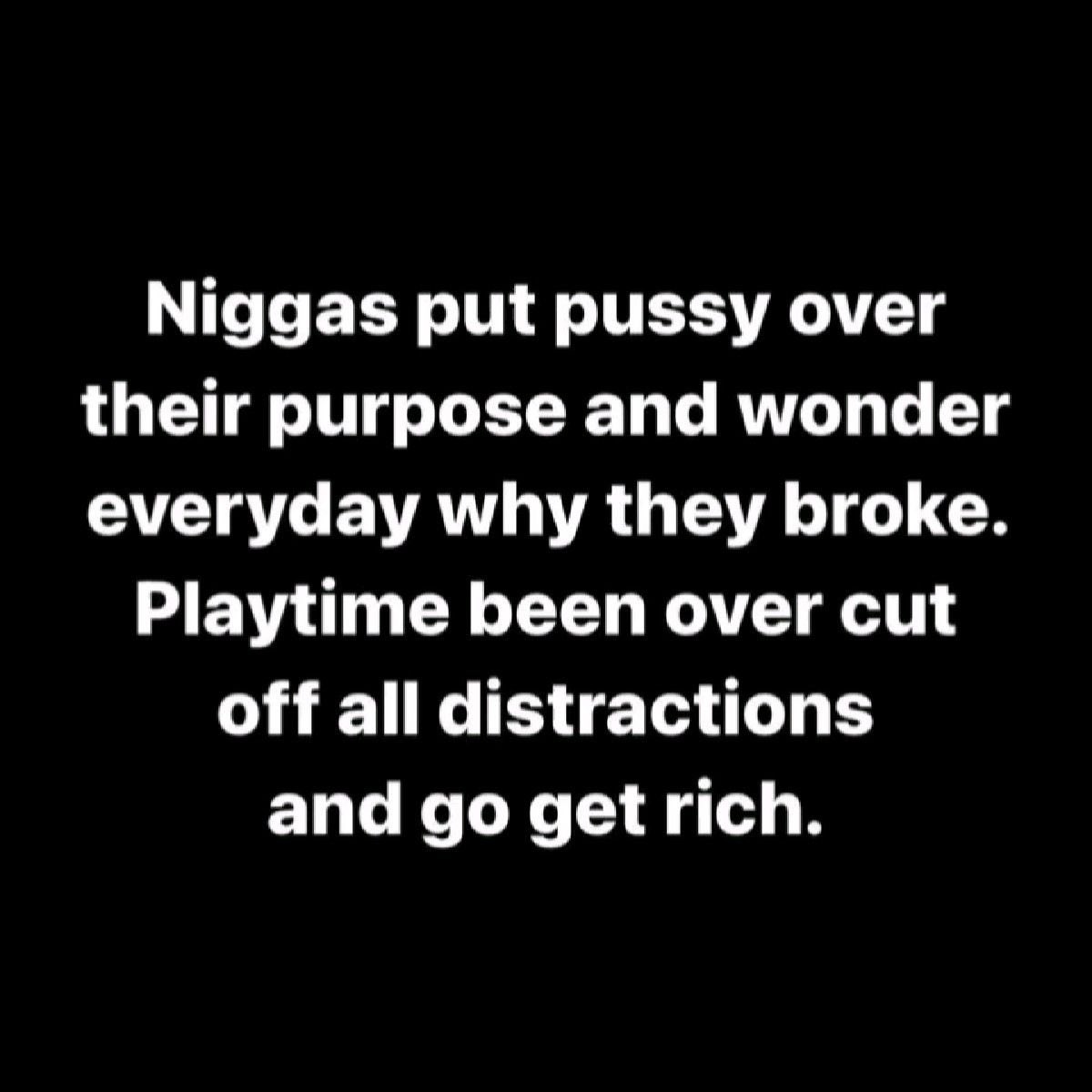 MindOfHeadking's tweet image. Most men doing this.